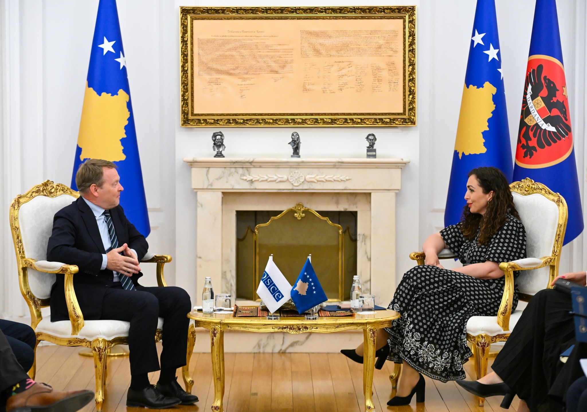 Presidentja Osmani priti Komisionerin e Lartë të OSBE-së për Pakicat Kombëtare, Christophe Kamp