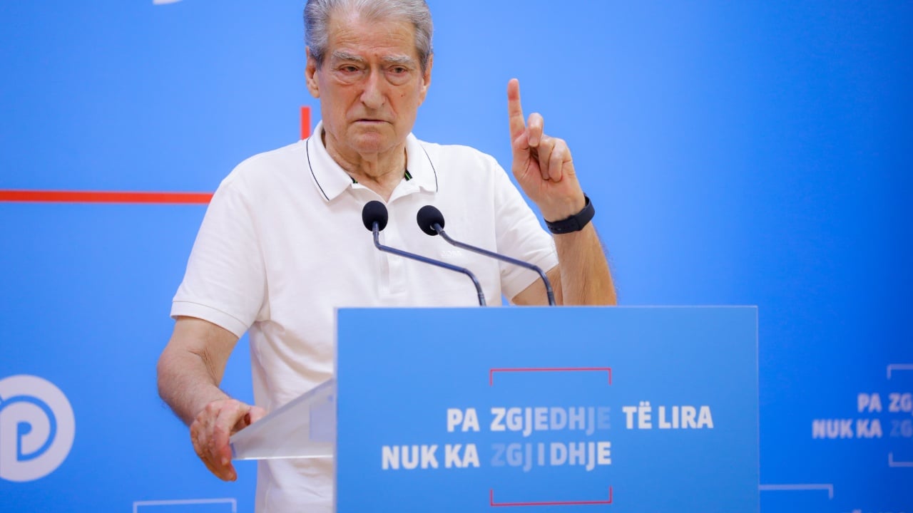 Prishja e objektit me shpërthim në Vlorë, reagon Berisha: Të bëhej në vjeshtë, dëm për turizmin