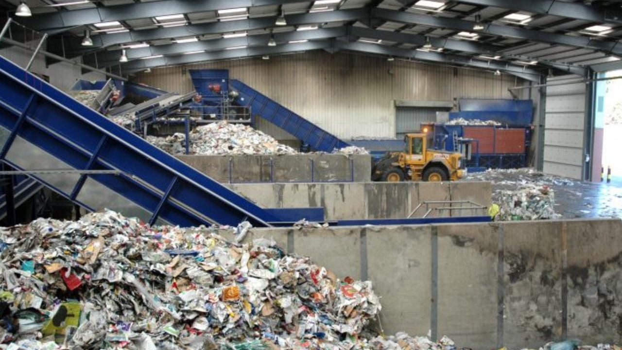 Projekti për menaxhimin e mbetjeve deri në 2030/ Shqipëria ndahet në 10 rajone, plani për secilin