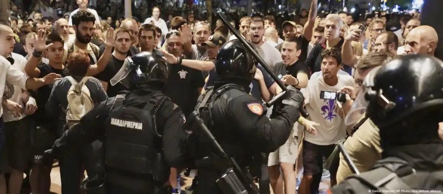 Protestat në Serbi, reagimi i Tritan Shehut: Për kë bien kambanat?!