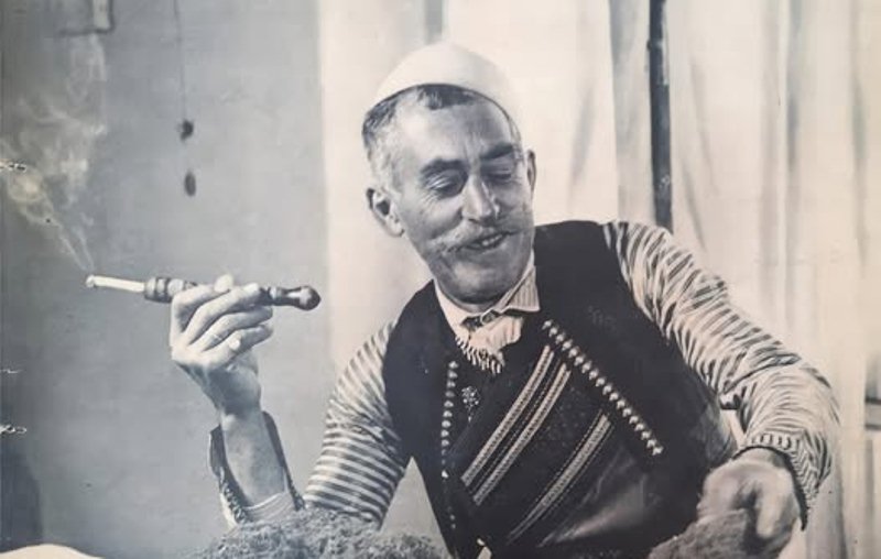 Pse burrat malësorë e mbanin natën cigaren ndezur?