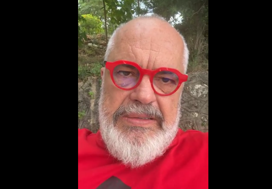 “Pse nuk u shton rrogat zjarrfikësve, apo i ke harxhuar paratë me avionë”/ Rama i përgjigjet komentuesit: Nuk kam paguar asgjë…