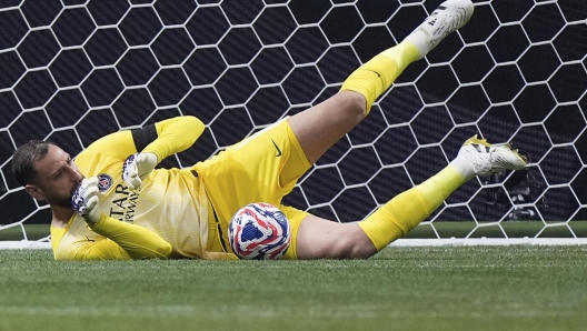 PSG i mbyll përfundimisht derën, Donnarumma vazhdon të stërvitet larg skuadrës