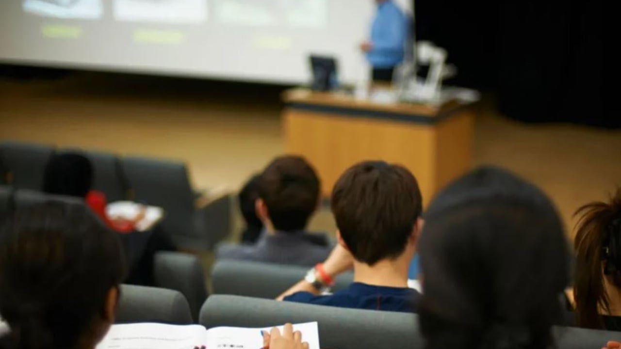 Publikohet raporti: Studentët kinezë ‘sy e veshë’ për qeverinë e tyre në Britani! Kina u kërkon të shpinojnë…