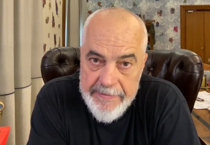 Publikon pamjet nga aksioni për lirimin e hapësirave publike, Rama: Ecim!