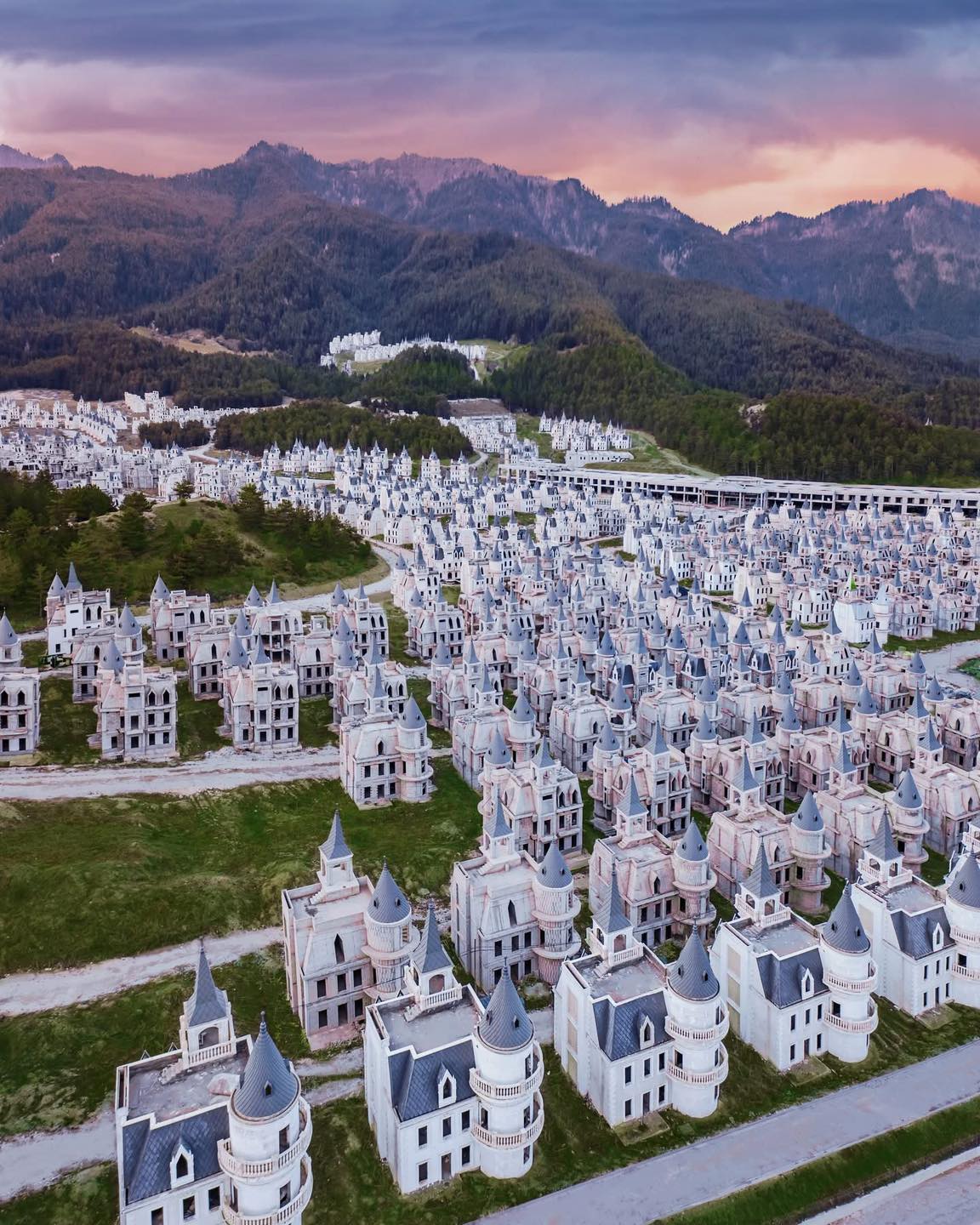 Qyteti fantazmë në Turqi: Burj Al Babas, projekti luksoz që dështoi dhe u braktis