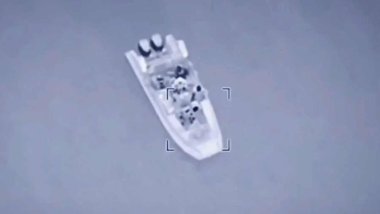 Raketa ukrainase shkatërron anijen ushtarake ruse pranë Khersonit, Shërbimet Sekrete publikojnë videon e sulmit