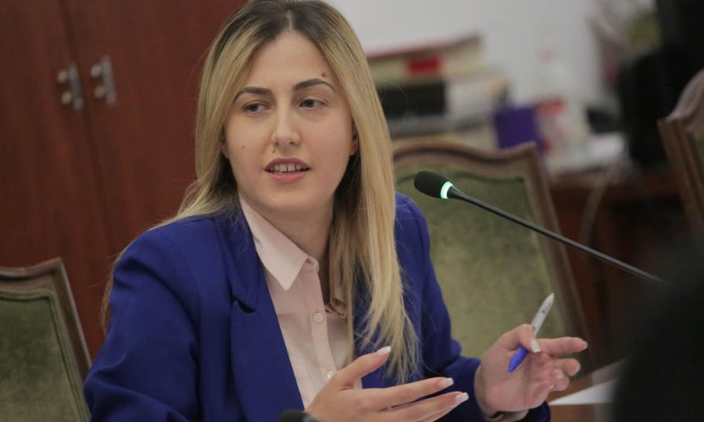 Rama i “dha” shtetësinë shqiptare futbollistit të njohur kosovar, revoltohet Ina Zhupa