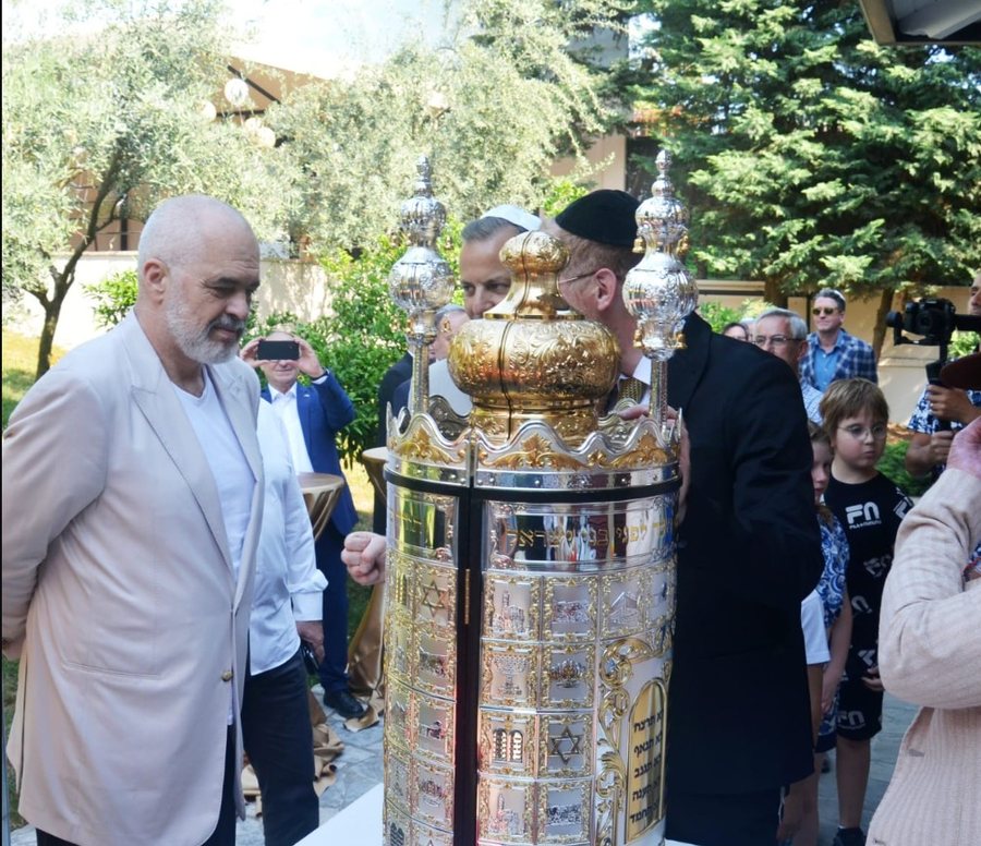 Rama, monopolin e mjeteve të ushtrisë te miku i tij izraelit