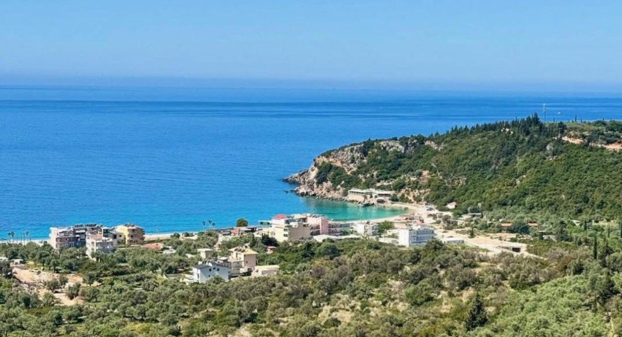 Rama ndan fotot: Qetësi nga plazhi i Livadhit në Himarë