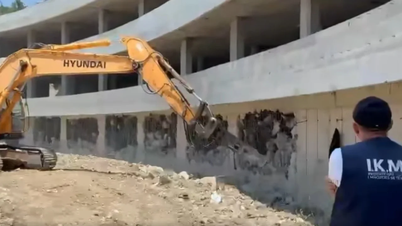 Rama ndan pamjet nga shembja e pallatit në Vlorë: Edhe shkelësit e mëdhenj po ndëshkohen