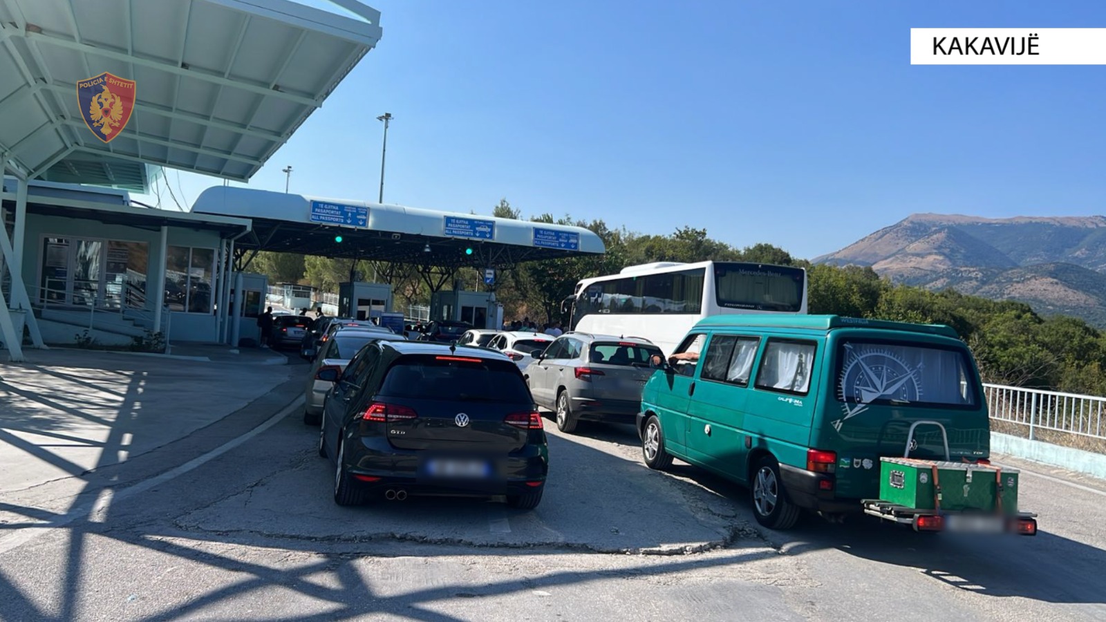 Reagon policia: Në Kakavijë ka fluks, kemi folur me palën greke për të shtuar sportelet