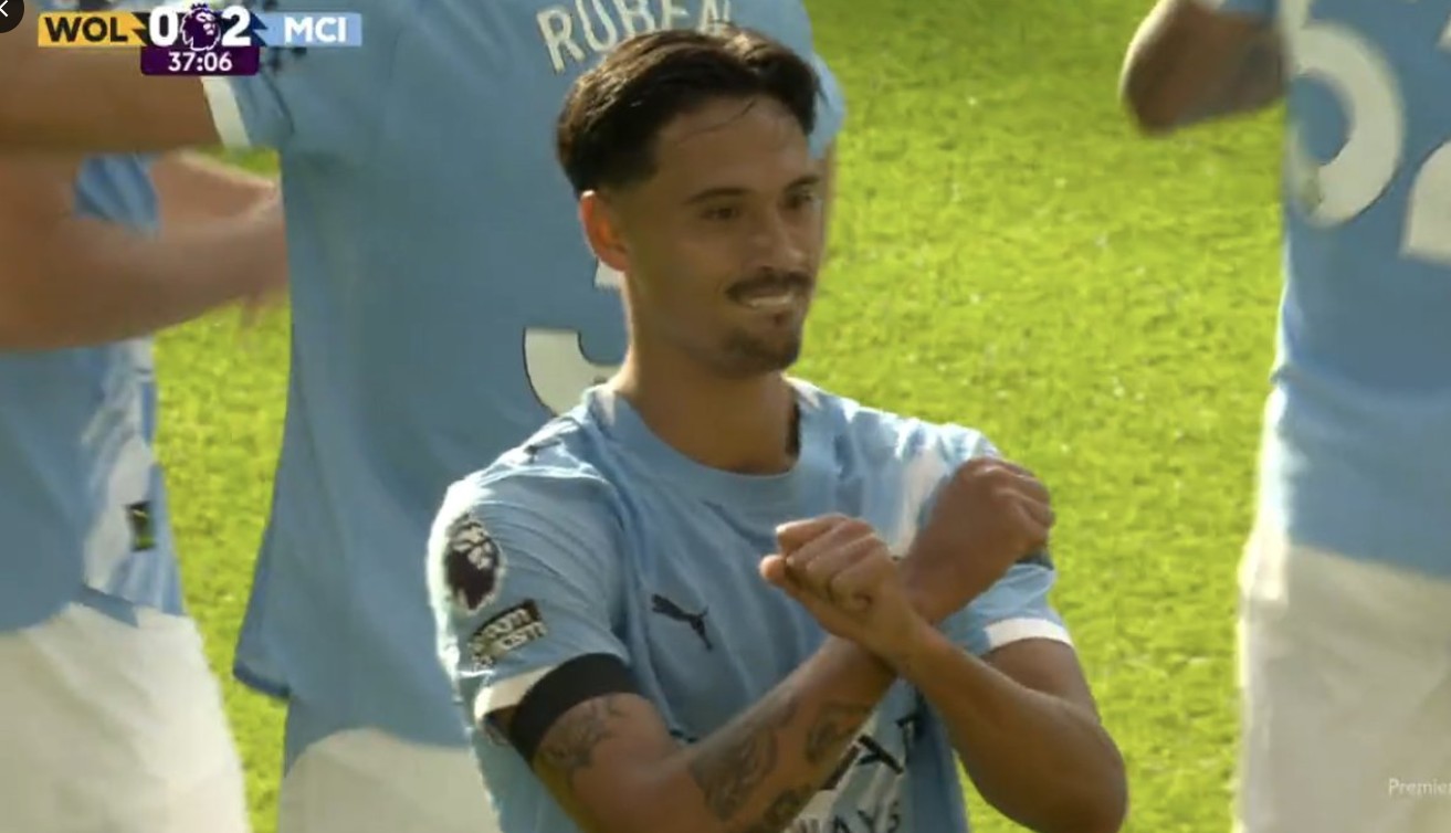 Reijnders tregon klasin e tij, Haaland e nis aty ku e la. Man. City e mbyll pjesën e parë në avantazh të dyfishtë (video)