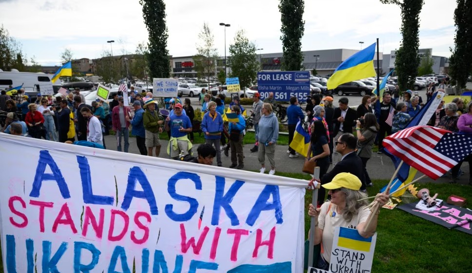 REL: Ankthi kaplon Kievin dhe Brukselin në prag të takimit të sotëm Trump-Putin