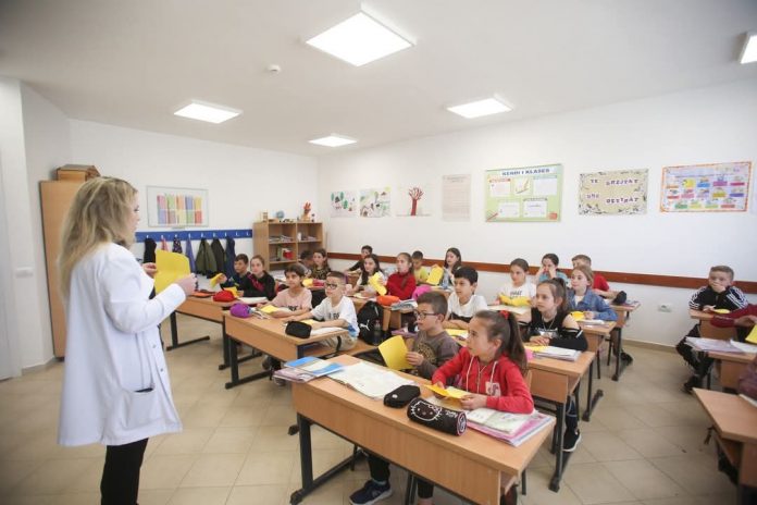 Rënie e fortë e nxënësve në arsimin 9-vjeçar, 3% më pak në 2024-2025