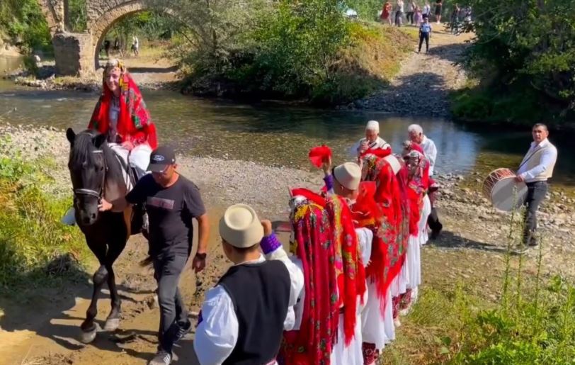 Rikthehet ‘Mokra n’Fest’, festa që ngjall traditën dhe mikpritjen