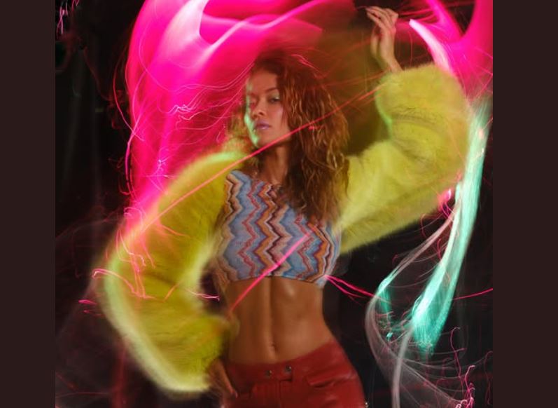 Rita Ora publikon zyrtarisht në platformat digjitale këngën ‘Joy’, si kolonë zanore për Netflix