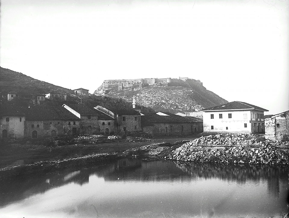 Rozafa në katër foto të vjetra