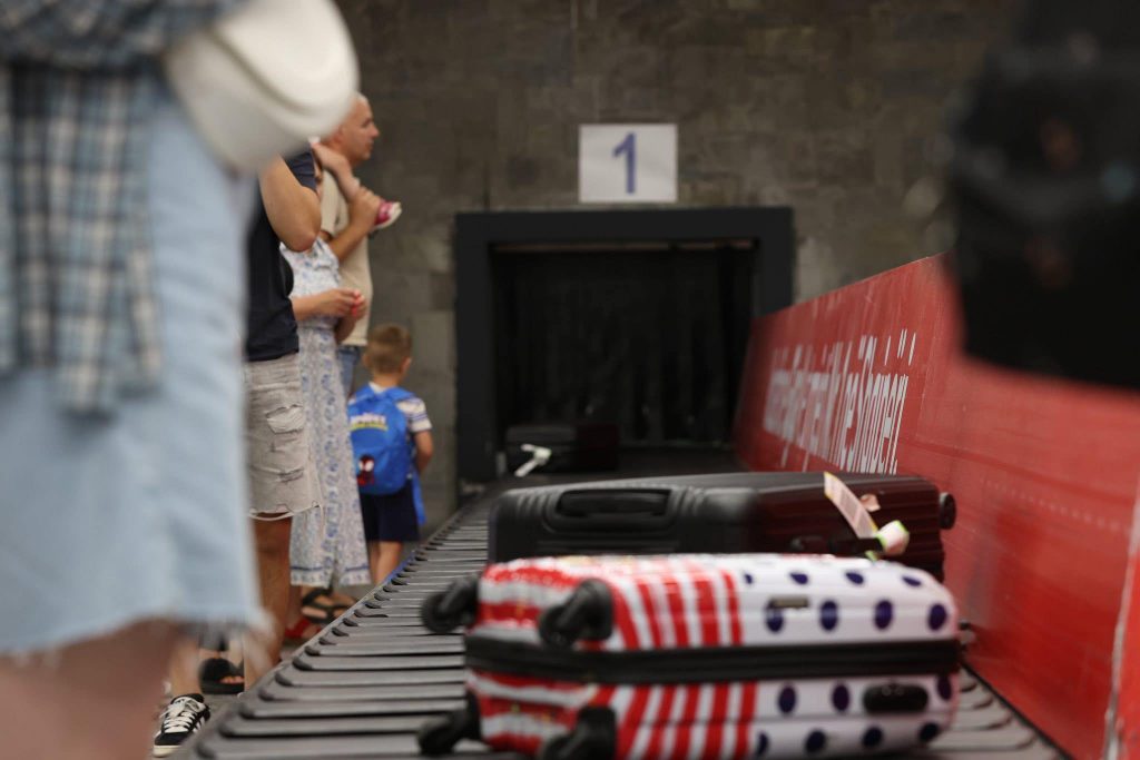 Rregullat doganore për udhëtarët, ja kufijtë për mallrat personale pa detyrime