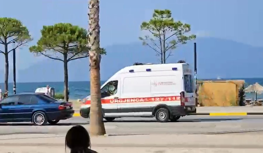 Rrezikon të mbytet në det një vajzë në Vlorë, dërgohet me urgjencë në spital