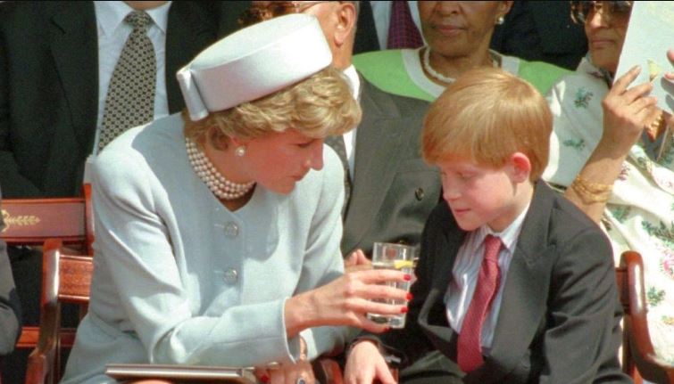 “Sa gjëra do t’i kisha thënë…”, pse Princi Harry pendohet për telefonatën e fundit me nënën e tij Diana