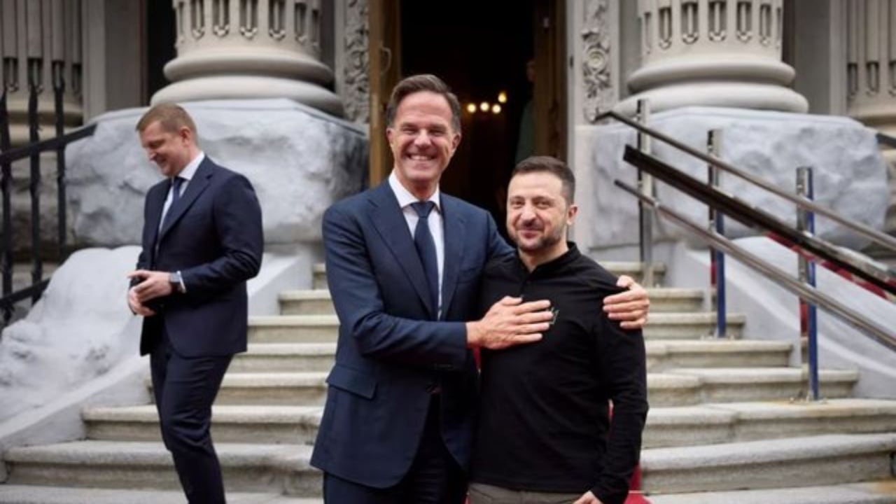 Sekretari i Përgjithshëm i NATO-s: Territori ukrainas nuk u diskutua sot, të ndodhë në takimin trepalësh