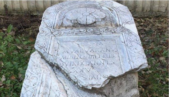 Sërbët fshehin pllakat e gurve që shkruajnë “DARDANIO”