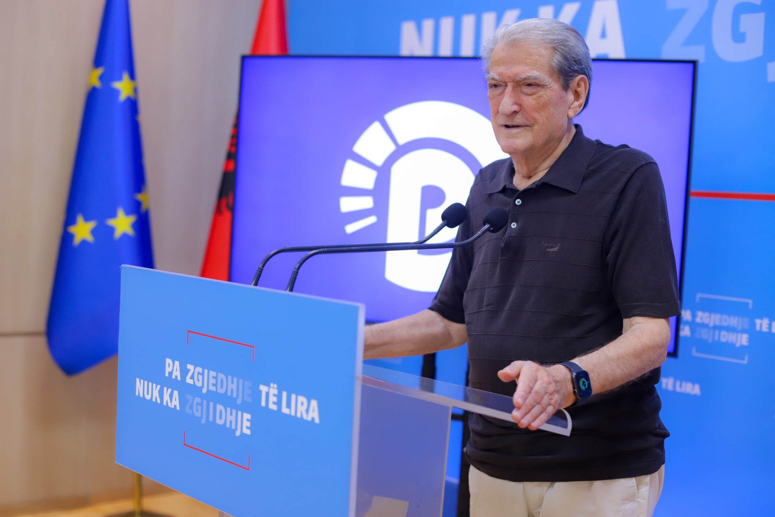 Shembja e objektit në Vlorë/ Berisha: Qeveria u ofron turistëve shpërthime me tritol