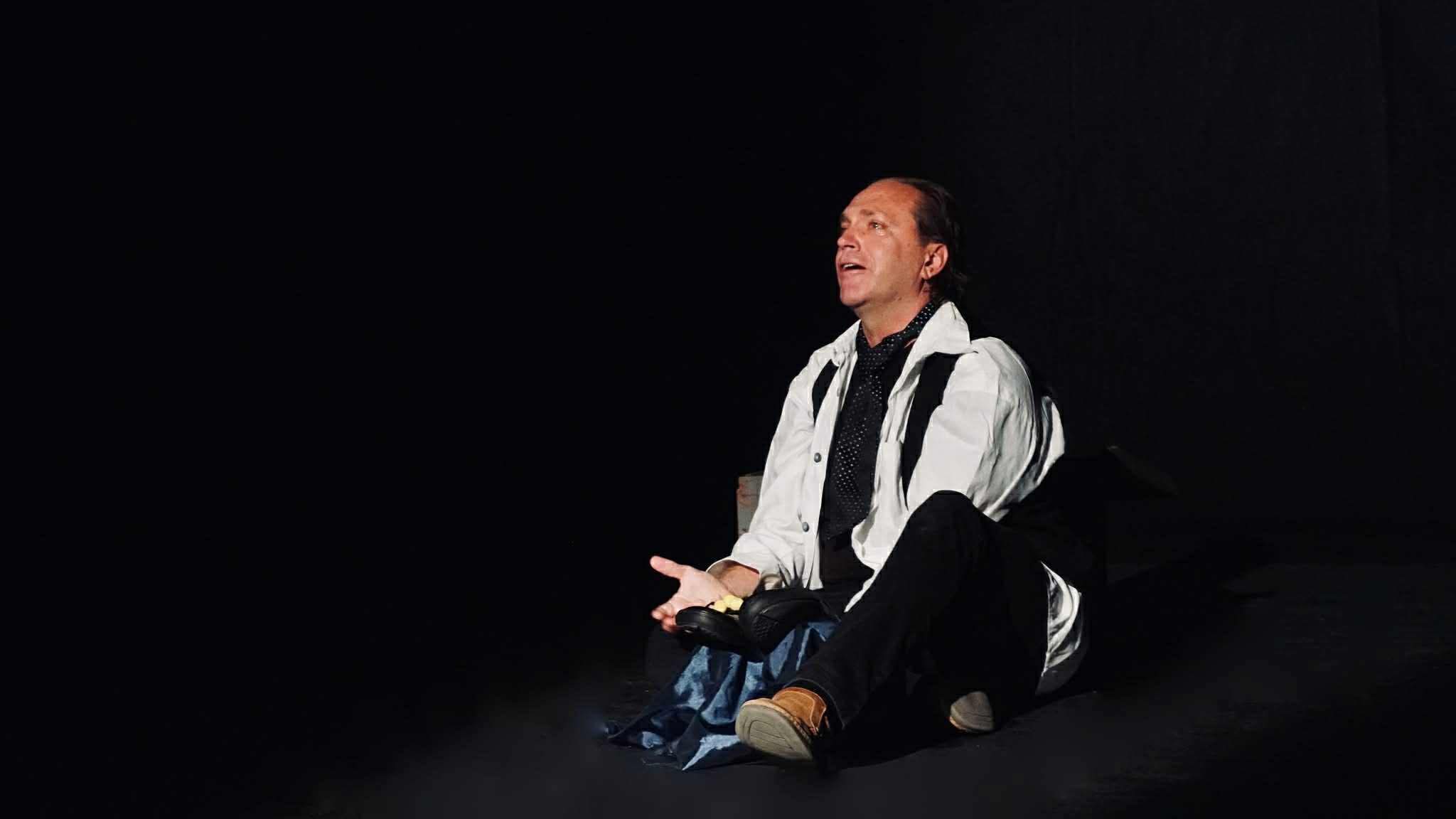 Shfaqja ‘Arka’ me regji të Mentor Zymberaj prezantohet në festivalin ‘Act Alone’ në Islandë