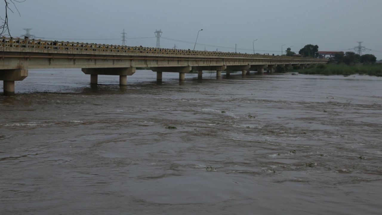 Shira të rrëmbyeshëm e përmbytje në Indi, 33 viktima dhe mbi 5 mijë të evakuuar në rajonin e Kashmirit
