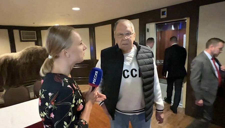 Shkoi në Alaskë me bluzën e Bashkimit Sovjetik, Lavrov: Rubios i pëlqeu, më komplimentoi