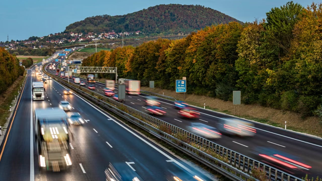 Shoferi i Porsche-s kapet me 320 km/h në autostradën gjermane, trefishi i kufirit të lejuar