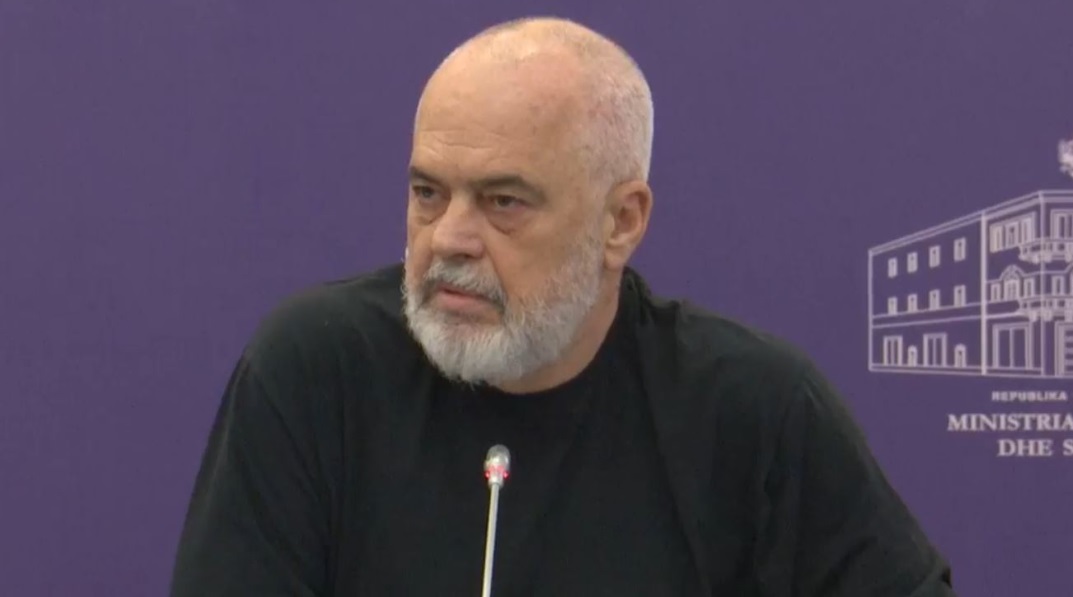 Shpëtoi 3 të aksidentuarit në Fier, Rama: Mes Policisë së Shtetit ka edhe heronj, Klajdi Mustaj shembulli i forcës!