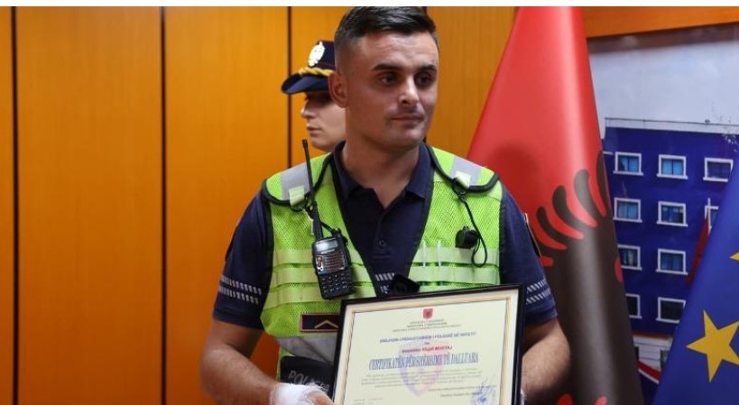Shpëtoi të plagosurit në Fier, Ilir Proda i jep Certifikatë për Shërbime të Dalluara Inspektor Klajdi Mustaj