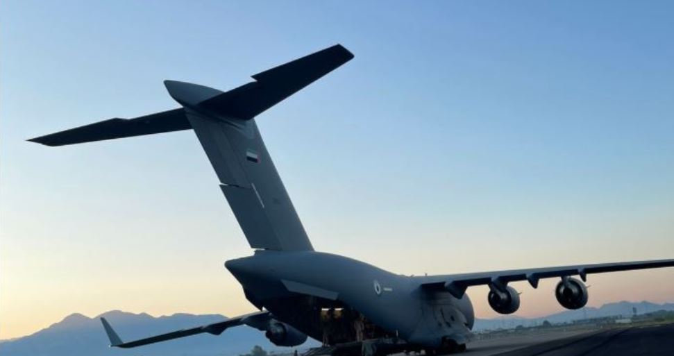 Shqipëria ‘në flakë’/ Mbërrijnë në Bazën Ajrore, 2 helikopterë të Emirateve të Bashkuara