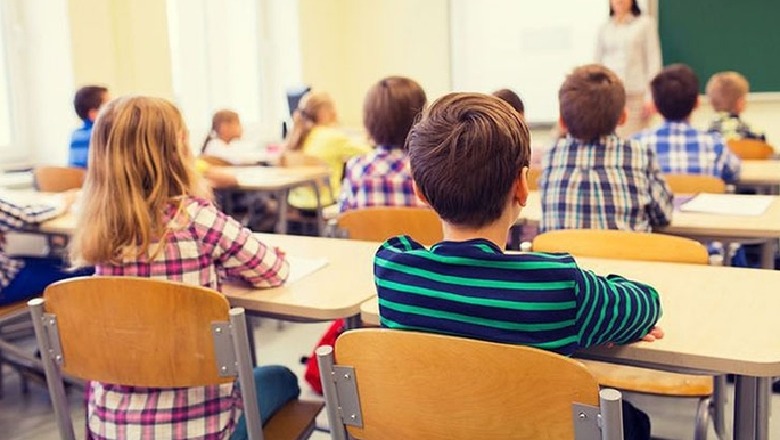 Shqipëria po zbrazet, 11 mijë nxënës më pak nëpër shkolla