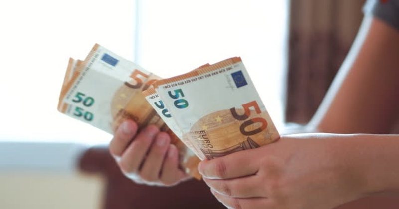 Shqiptarët i “largohen” euros/ Raporti i Bankës së Shqipërisë: Rritet përdorimi i lekut