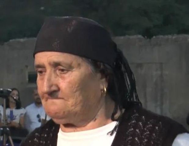 Shtatzënë e burgosën- u bë nënë në kamp dhe vajza e vogël u nda nga jeta për shkak të kushteve të tmerrshme…