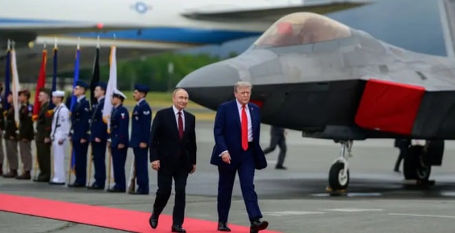 Shtëpia e Bardhë fshin nga video duartrokitjet e Trumpit për Putinin