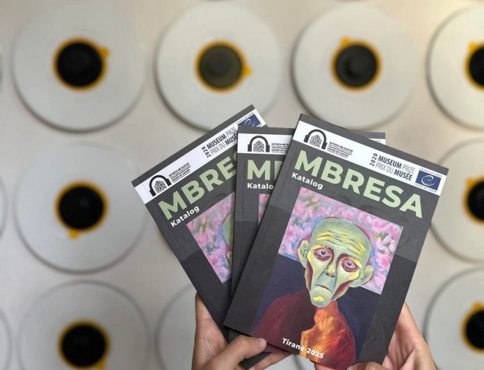 “Shtëpia me Gjethe” publikon katalogun “Mbresa”