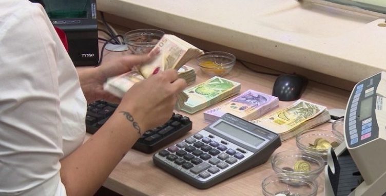 Shtrenjtohet huamarrja në Shqipëri! BSH: Interesat e kredive për individët shkojnë deri në 9%