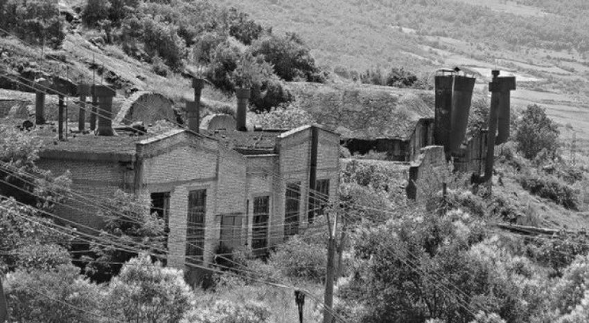 “Si e kopjuam dhe prodhuam në seri në Kombinatin e Poliçanit, armën model ‘P-84’, që i’u kap Xhevdet Mustafës, të cilat shteti i shiste…”/ Dëshmia e rrallë e mjeshtrit të uzinës