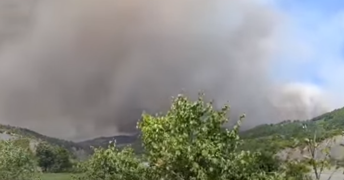 Situata kritike me flakët në Gramsh, humb jetën 80-vjeçari që ndezi zjarrin