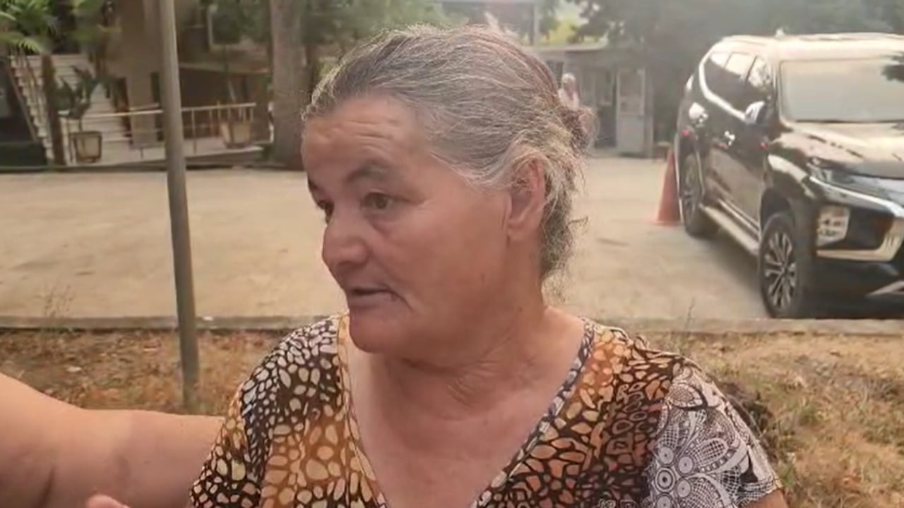 “S’ka mbetur më asnjë shtëpi”/ Flakët e frikshme në Skënderbegas, rrëfehet banorja: Ikën të gjithë, vetëm një të moshuar nuk e kemi parë