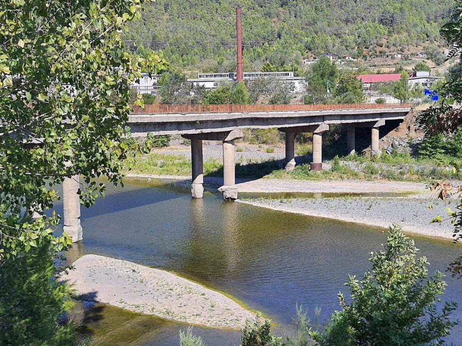 SKANDAL/ Gjoni: 3 nga 4 urat që lidhin Lezhën e Shkodrën me Tiranën janë në prag shembjeje, Rama i dhuron veriut trarë me pagesë