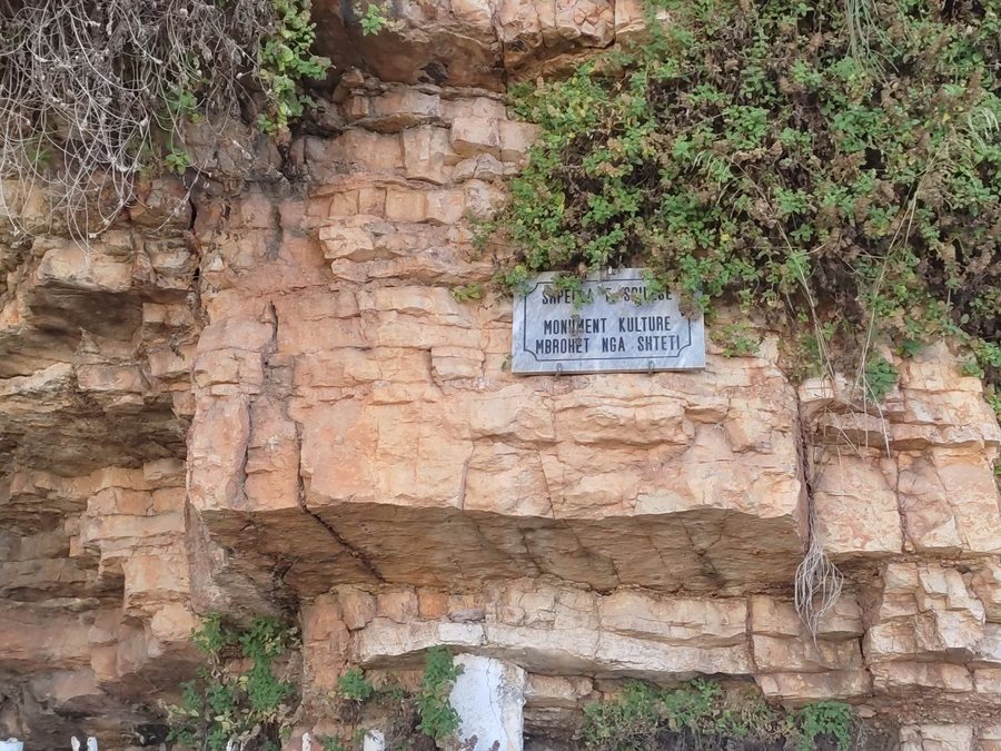 Skandal në Himarë! Shpella mitike e Odisesë e shpallur ‘Monument Kulture’, kthehet në lavazh