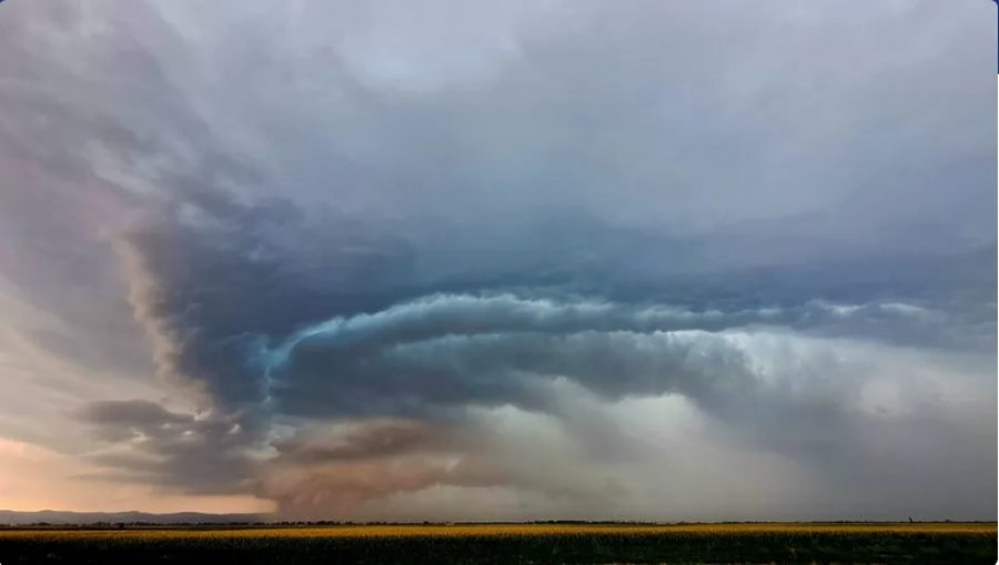 Stuhi e fortë në Kroaci: Breshër me madhësinë e kokrrës së arrës, rrugët u përmbytën