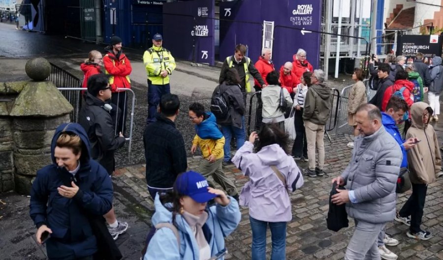 Stuhia Floris godet Skocinë me erëra deri në 137 km/orë, autoritetet mbyllin parqe dhe anulojnë trenat