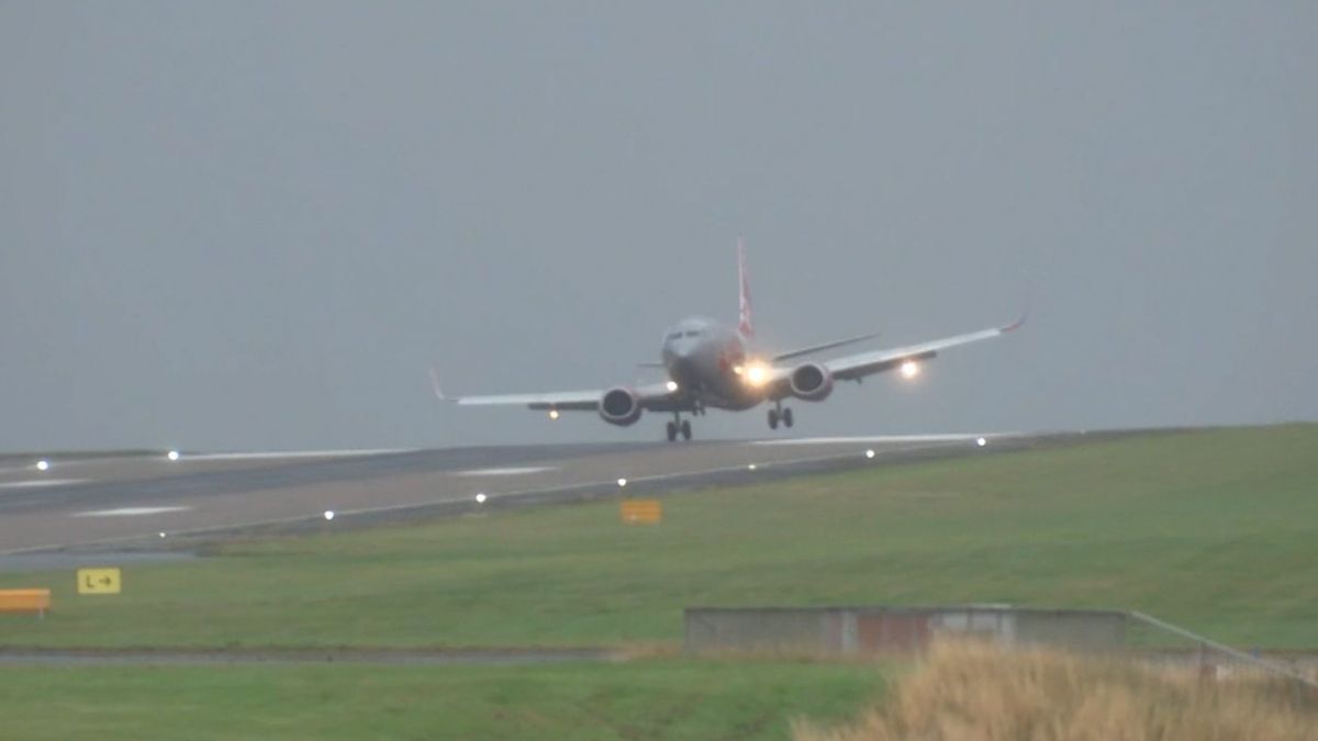 Stuhia pezullon fluturimet dhe shërbimet hekurudhore në Mbretërinë e Bashkuar