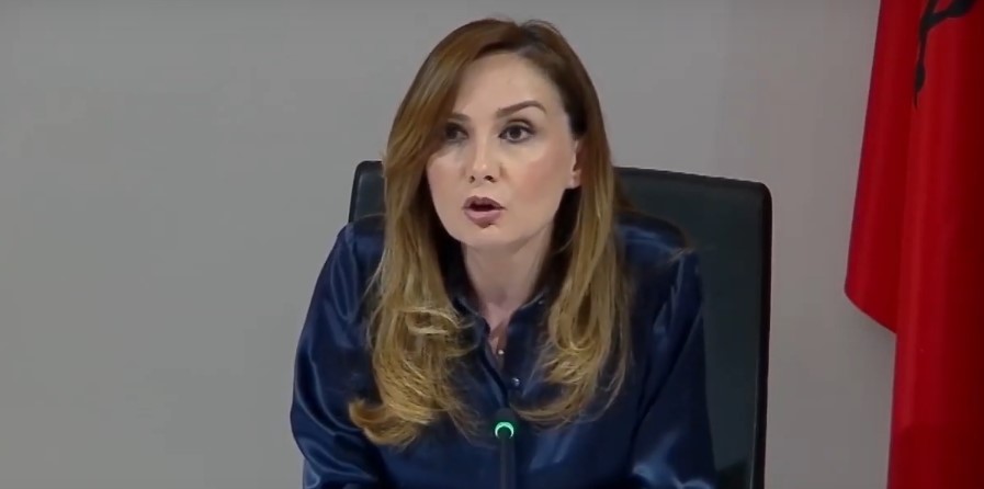 Tabaku: Qeveria thotë se rroga mesatare është 900 euro, por realiteti flet ndryshe